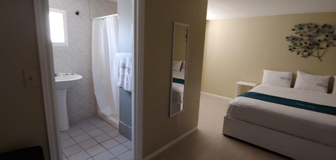 Hotel Frontera Baja เม็กซิกาลิ ภายนอก รูปภาพ